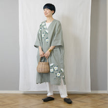 画像をギャラリービューアに読み込む, ゆったりカフタンワンピース・手描き・クリスマスローズ柄