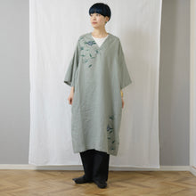 Charger l'image dans la galerie, ゆったりカフタンワンピース・手描き・更紗牡丹柄