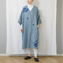 Charger l'image dans la galerie, ゆったりカフタンワンピース・手描き・牡丹柄