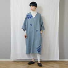 Charger l'image dans la galerie, ゆったりカフタンワンピース・手描き・牡丹柄