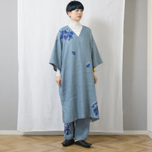 Charger l'image dans la galerie, ゆったりカフタンワンピース・手描き・牡丹柄