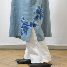 Charger l'image dans la galerie, ゆったりカフタンワンピース・手描き・牡丹柄