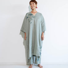 Charger l'image dans la galerie, ゆったりカフタンワンピース・手描き・更紗牡丹柄