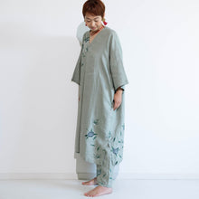 Charger l'image dans la galerie, ゆったりカフタンワンピース・手描き・更紗牡丹柄