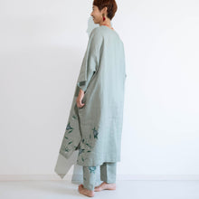 Charger l'image dans la galerie, ゆったりカフタンワンピース・手描き・更紗牡丹柄