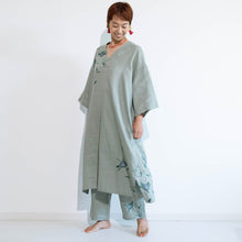 Charger l'image dans la galerie, ゆったりカフタンワンピース・手描き・更紗牡丹柄