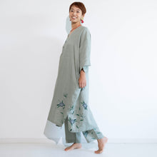 Charger l'image dans la galerie, ゆったりカフタンワンピース・手描き・更紗牡丹柄