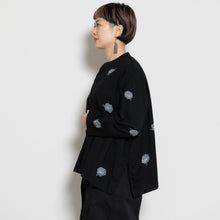 画像をギャラリービューアに読み込む, 比翼仕立てノーカラーブラウス【手描きグレー牡丹】