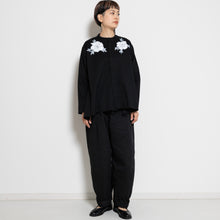 Charger l'image dans la galerie, 比翼仕立てノーカラーブラウス【手描き白牡丹】