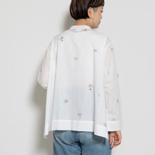 画像をギャラリービューアに読み込む, 比翼仕立てノーカラーブラウス【手描き桜】