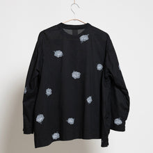 画像をギャラリービューアに読み込む, 比翼仕立てノーカラーブラウス【手描きグレー牡丹】