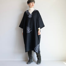 Charger l'image dans la galerie, ゆったりカフタンワンピース・手描き・羊歯(シダ)柄