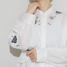 Charger l'image dans la galerie, ソフトワッシャー・ロングブラウス<手描き>更紗牡丹