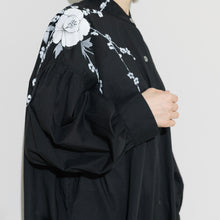 Charger l'image dans la galerie, ソフトワッシャー・ロングブラウス<手描き>牡丹・梅柄