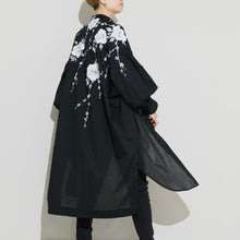 Charger l'image dans la galerie, ソフトワッシャー・ロングブラウス<手描き>牡丹・梅柄