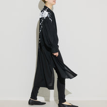 Charger l'image dans la galerie, ソフトワッシャー・ロングブラウス<手描き>牡丹・梅柄