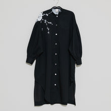 Charger l'image dans la galerie, ソフトワッシャー・ロングブラウス<手描き>牡丹・梅柄