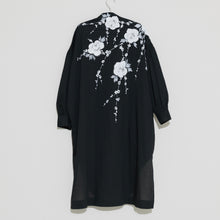 Charger l'image dans la galerie, ソフトワッシャー・ロングブラウス<手描き>牡丹・梅柄
