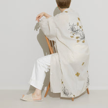 Charger l'image dans la galerie, ソフトワッシャー・ロングブラウス<手描き>乱菊