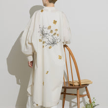 Charger l'image dans la galerie, ソフトワッシャー・ロングブラウス<手描き>乱菊