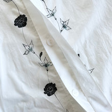 Charger l'image dans la galerie, 比翼仕立てノーカラーブラウス【手描き更紗牡丹】