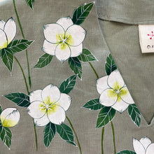 画像をギャラリービューアに読み込む, ゆったりカフタンワンピース・手描き・クリスマスローズ柄