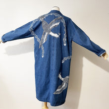 Charger l'image dans la galerie, ビンテージデニムコート 手描き・白の鳳凰のつがい