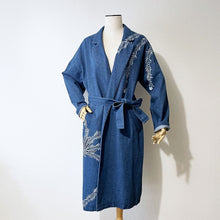 Charger l'image dans la galerie, ビンテージデニムコート 手描き・白の鳳凰のつがい