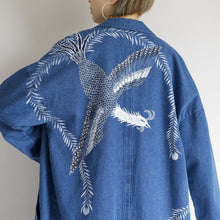 Charger l'image dans la galerie, ビンテージデニムコート 手描き・白の鳳凰のつがい