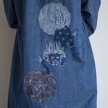 Charger l'image dans la galerie, ビンテージデニムチェスターコート 手描き・唐獅子牡丹