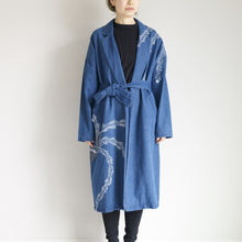 Charger l'image dans la galerie, ビンテージデニムコート 手描き・白の鳳凰のつがい