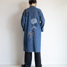 Charger l'image dans la galerie, ビンテージデニムチェスターコート 手描き・唐獅子牡丹