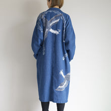 Charger l'image dans la galerie, ビンテージデニムコート 手描き・白の鳳凰のつがい