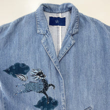 Charger l'image dans la galerie, ビンテージデニムチェスターコート 手描き・麒麟
