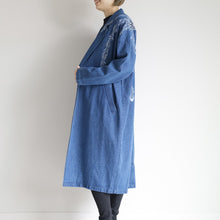 Charger l'image dans la galerie, ビンテージデニムコート 手描き・白の鳳凰のつがい