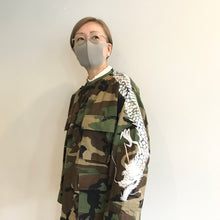 Charger l'image dans la galerie, 迷彩柄ジャケットに白龍